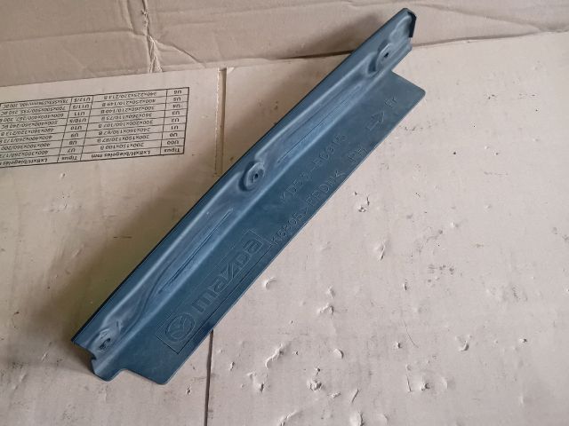 bontott MAZDA CX-5 Jobb Sárvédő Csavar Burkolat