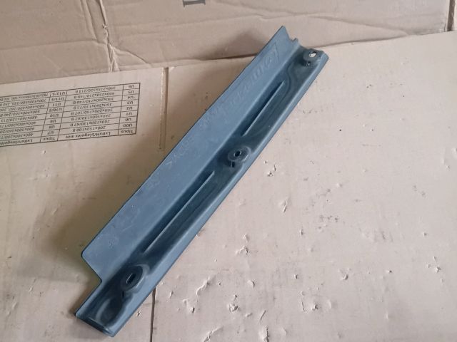 bontott MAZDA CX-5 Jobb Sárvédő Csavar Burkolat