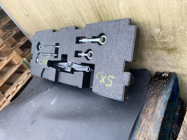 bontott MAZDA CX-5 Pótkerék Szerszámtartó