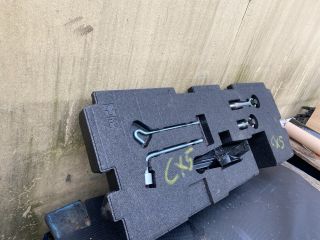 bontott MAZDA CX-5 Pótkerék Szerszámtartó