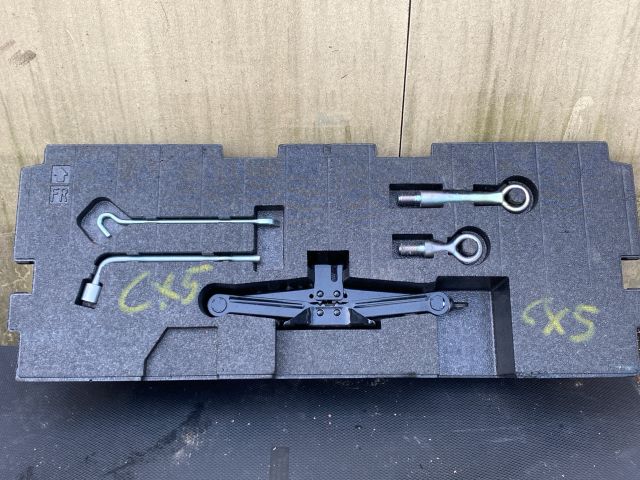 bontott MAZDA CX-5 Pótkerék Szerszámtartó