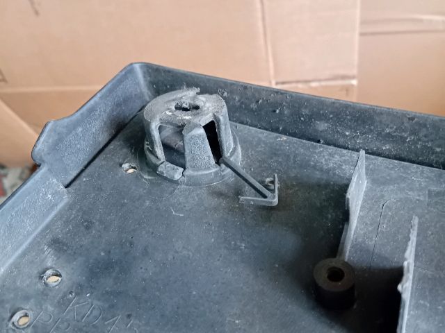 bontott MAZDA CX-5 Rendszámtábla Tartó