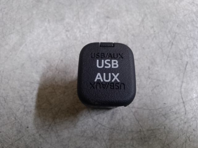 bontott MAZDA CX-5 USB Aljzat