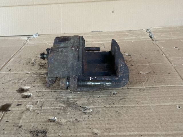 bontott MAZDA CX-7 Bal első Féknyereg Munkahengerrel