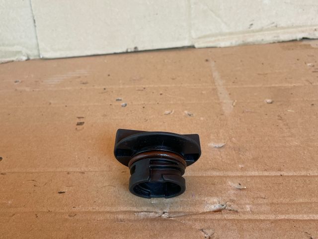 bontott MAZDA CX-7 Olajbeöntő Sapka