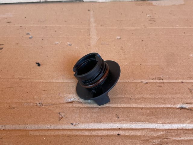 bontott MAZDA CX-7 Olajbeöntő Sapka