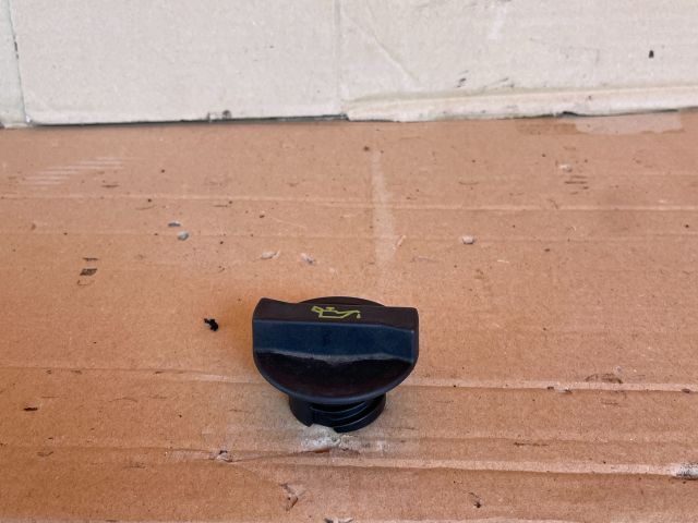 bontott MAZDA CX-7 Olajbeöntő Sapka