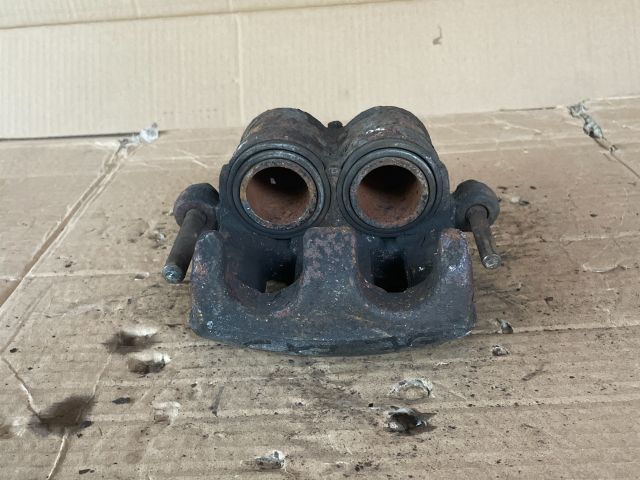 bontott MAZDA CX-7 Jobb első Féknyereg Munkahengerrel