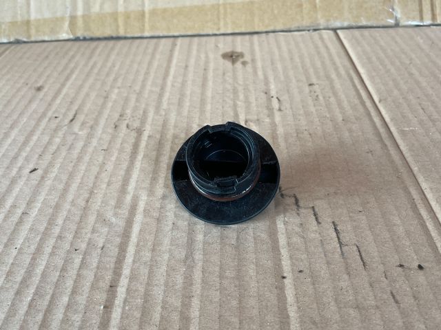 bontott MAZDA CX-7 Olajbeöntő Sapka