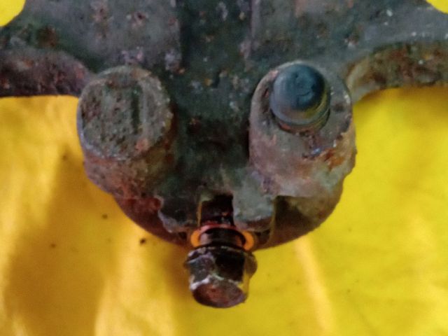 bontott MAZDA CX-7 Bal hátsó Féknyereg Munkahengerrel