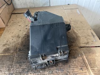 bontott MAZDA CX-7 Biztosítéktábla Motortér