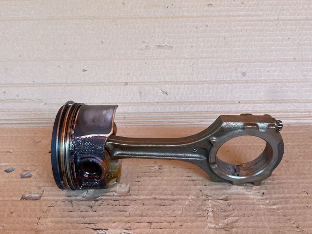 bontott MAZDA CX-7 Dugattyú és Hajtókar