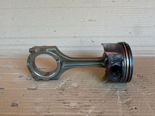 bontott MAZDA CX-7 Dugattyú és Hajtókar