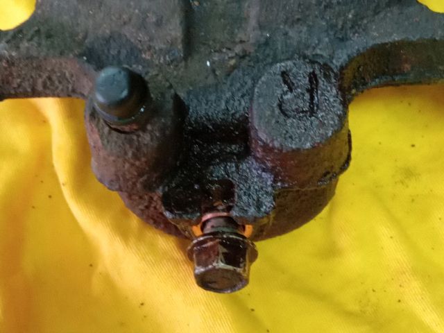 bontott MAZDA CX-7 Jobb hátsó Féknyereg Munkahengerrel