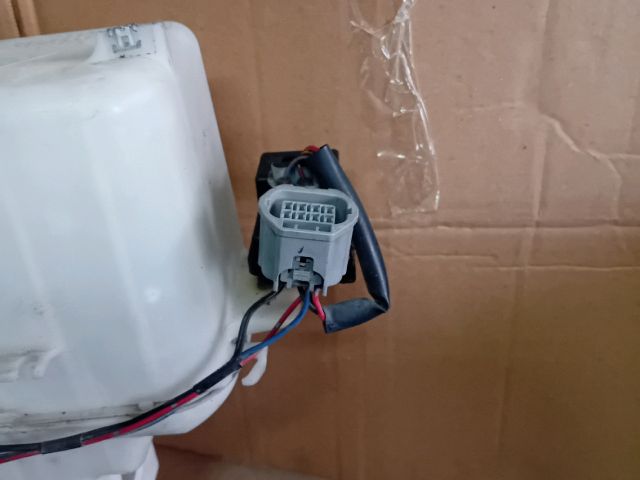 bontott MAZDA CX-7 Ablakmosó Tartály