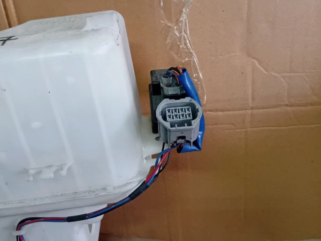 bontott MAZDA CX-7 Ablakmosó Tartály