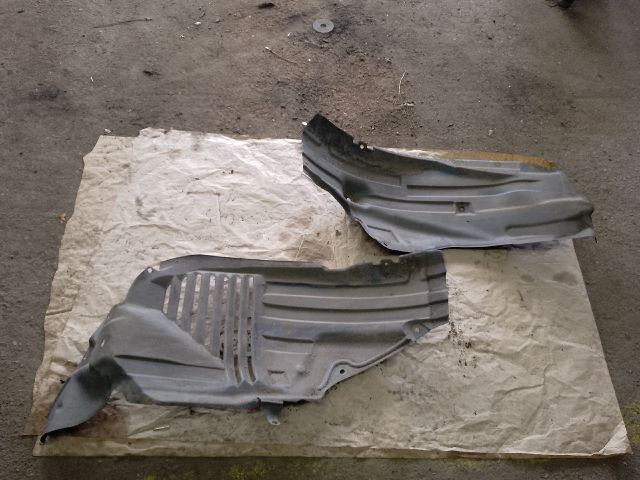 bontott MAZDA CX-7 Bal első Dobbetét (Kerékjárati, Műanyag)