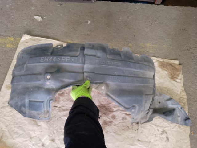 bontott MAZDA CX-7 Bal első Dobbetét (Kerékjárati, Műanyag)