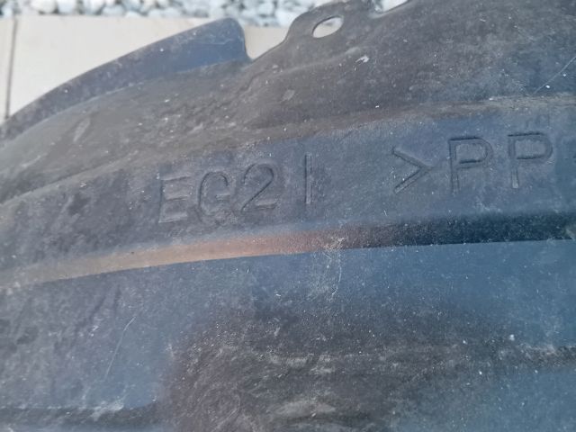 bontott MAZDA CX-7 Bal első Első Dobbetét (Kerékjárati, Műanyag)