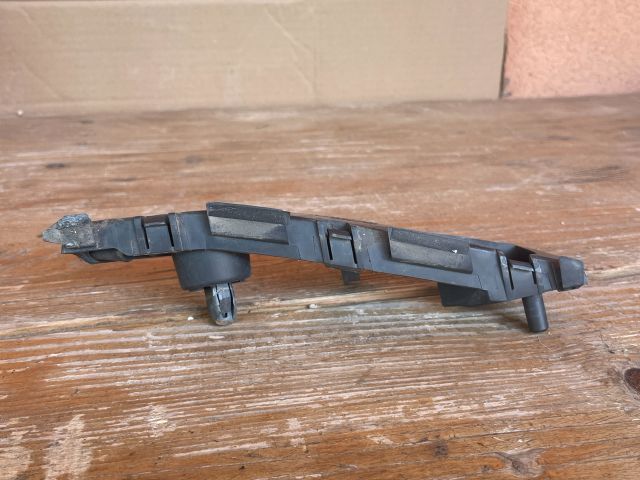 bontott MAZDA CX-7 Bal első Oldal Lökhárító Tartó (Műanyag)