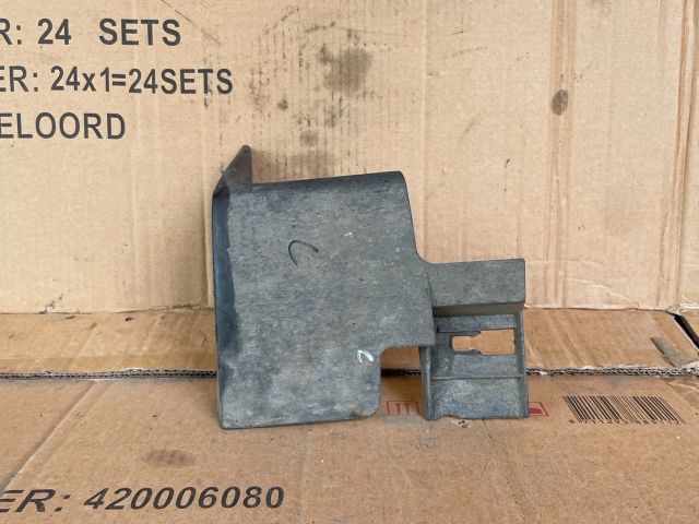 bontott MAZDA CX-7 Bal első Sárvédő Gumi