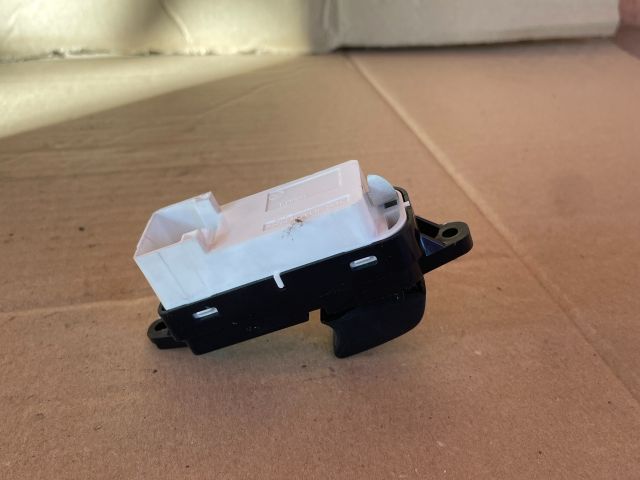 bontott MAZDA CX-7 Bal hátsó Ablakemelő Kapcsoló