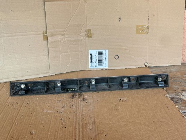 bontott MAZDA CX-7 Bal hátsó Ajtó Díszléc