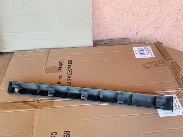 bontott MAZDA CX-7 Bal hátsó Ajtó Díszléc