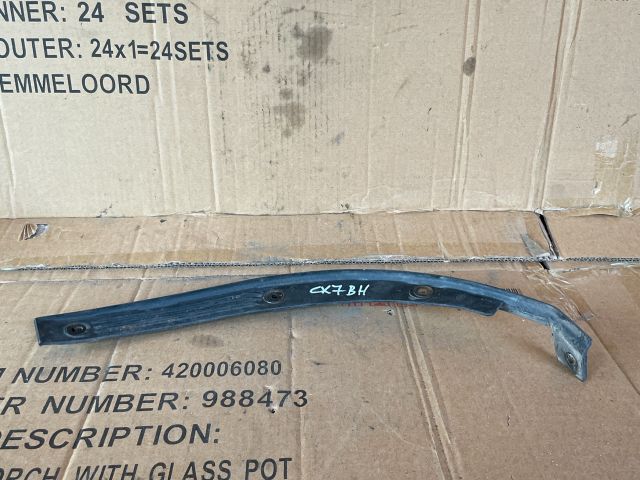 bontott MAZDA CX-7 Bal hátsó Sárvédő Gumi