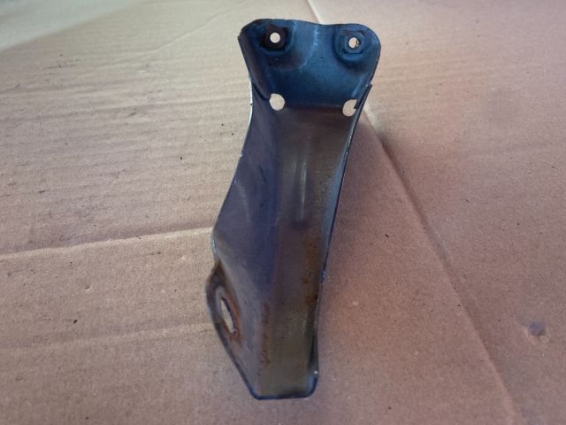 bontott MAZDA CX-7 Bal Sárvédő Oldaltartó