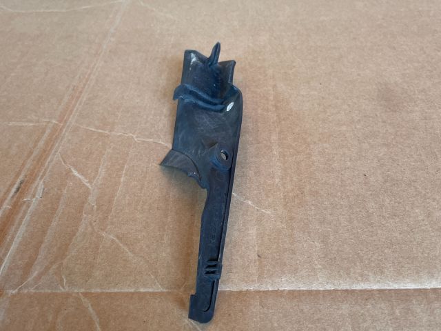 bontott MAZDA CX-7 Bal Szélvédő Alatti Vízelvezető Műanyag