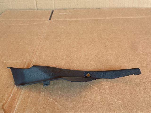 bontott MAZDA CX-7 Bal Szélvédő Alatti Vízelvezető Műanyag