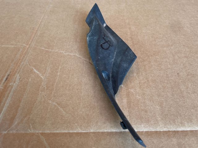 bontott MAZDA CX-7 Bal Szélvédő Alatti Vízelvezető Műanyag