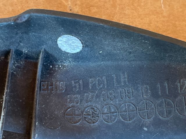 bontott MAZDA CX-7 Bal Szélvédő Alatti Vízelvezető Műanyag