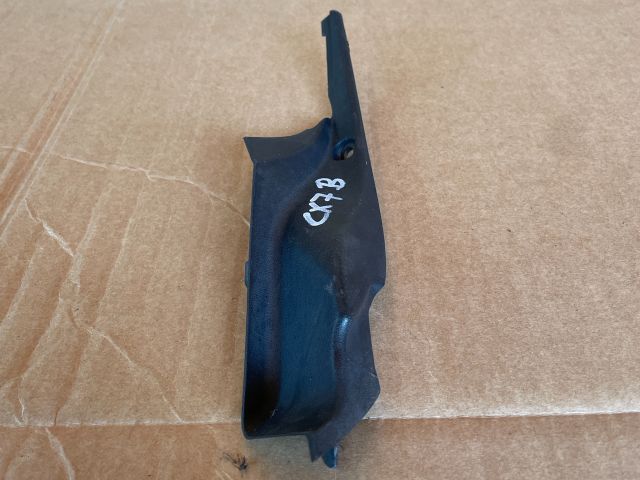 bontott MAZDA CX-7 Bal Szélvédő Alatti Vízelvezető Műanyag