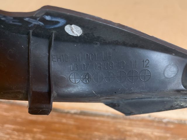 bontott MAZDA CX-7 Bal Szélvédő Alatti Vízelvezető Műanyag