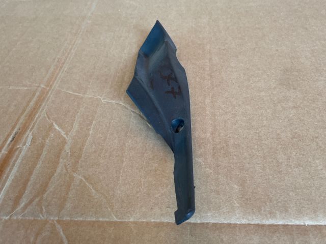 bontott MAZDA CX-7 Bal Szélvédő Alatti Vízelvezető Műanyag