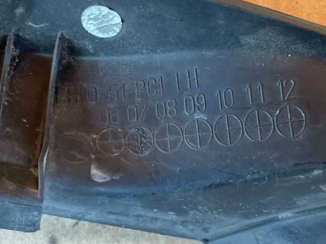 bontott MAZDA CX-7 Bal Szélvédő Alatti Vízelvezető Műanyag