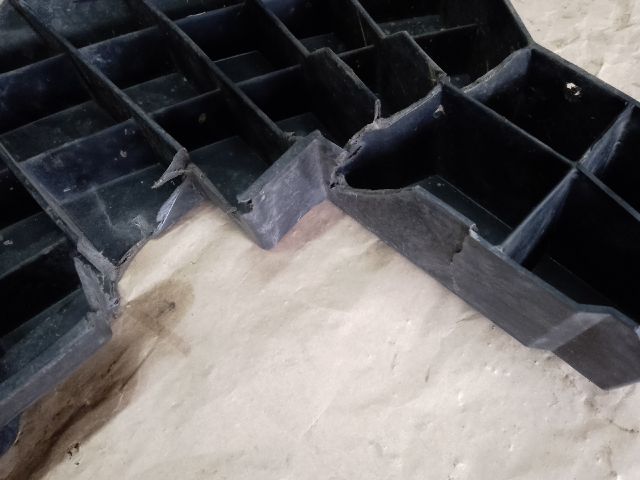 bontott MAZDA CX-7 Első Lökhárító Alsó (Műanyag)