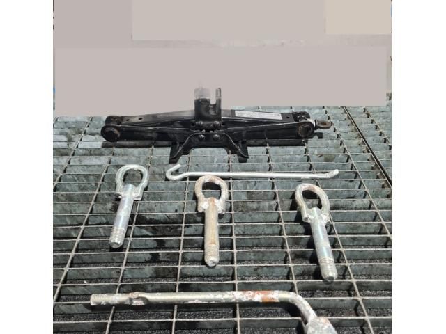 bontott MAZDA CX-7 Emelő