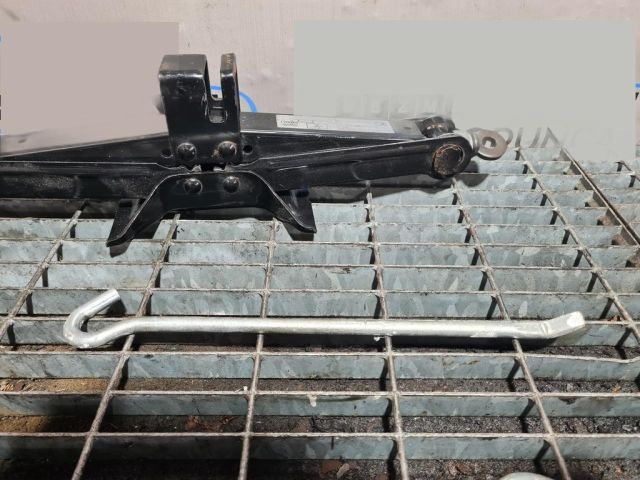 bontott MAZDA CX-7 Emelő