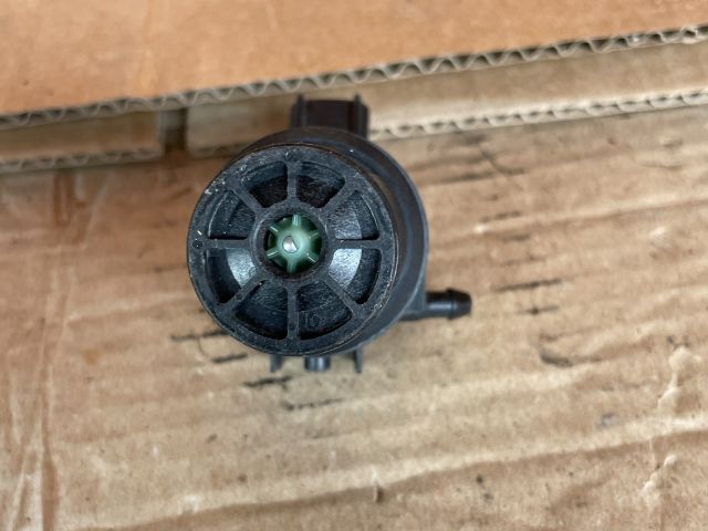 bontott MAZDA CX-7 Hátsó Ablakmosó Szivattyú