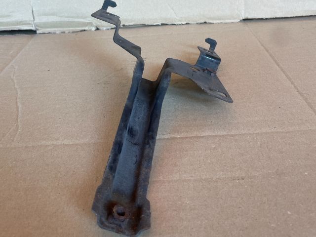 bontott MAZDA CX-7 Homlokfal Alsó Tartó