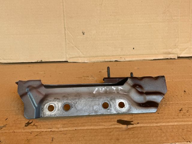 bontott MAZDA CX-7 Homlokfal Alsó Tartó