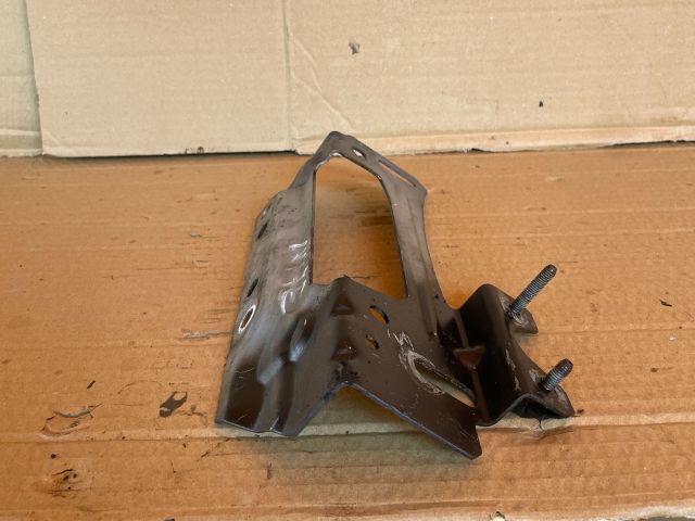 bontott MAZDA CX-7 Homlokfal Alsó Tartó