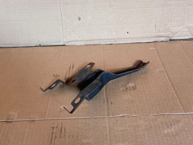 bontott MAZDA CX-7 Homlokfal Alsó Tartó