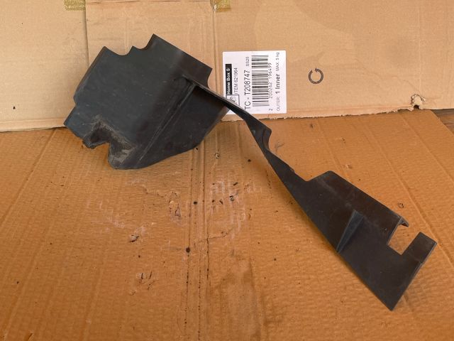 bontott MAZDA CX-7 Hűtő Légterelő