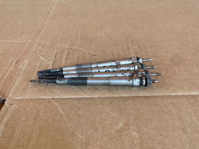 bontott MAZDA CX-7 Izzító/Gyújtó Gyertya