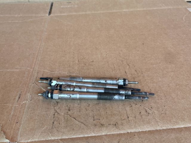 bontott MAZDA CX-7 Izzító/Gyújtó Gyertya