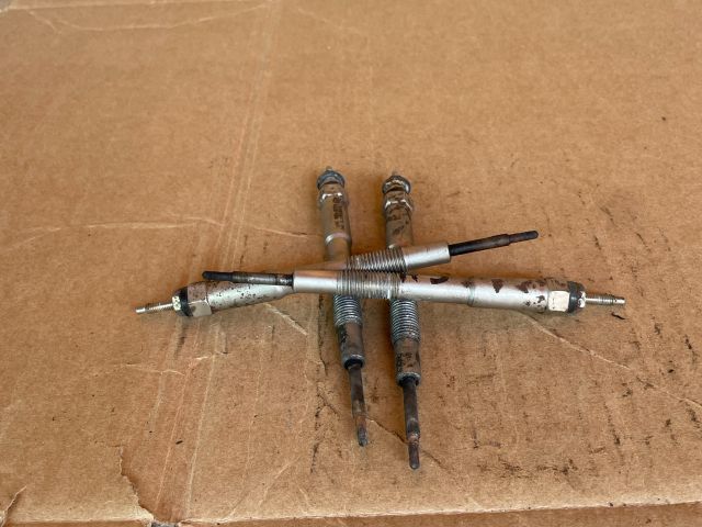 bontott MAZDA CX-7 Izzító/Gyújtó Gyertya